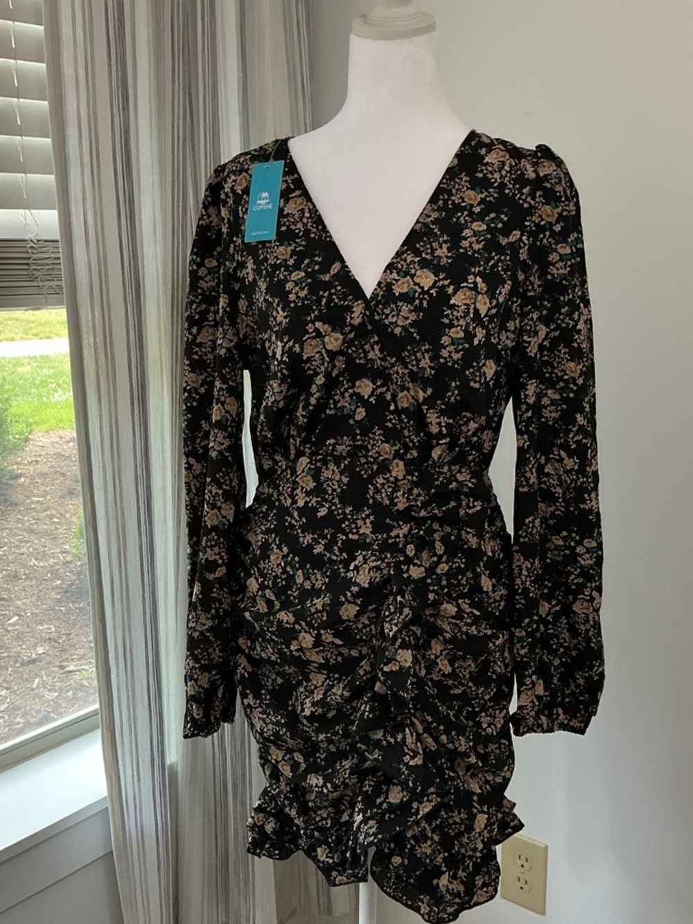 Cupshe Black Long-Sleeve Floral Wrap Dress with Tan Blossoms
